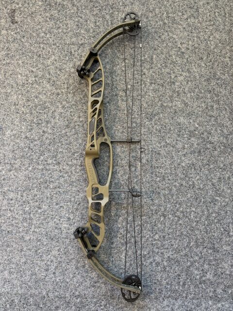 Hoyt Stratos 40 Kleur Wilderness green RH 50-60 pond 28,5-29,5 inch verstelbaar spiral X